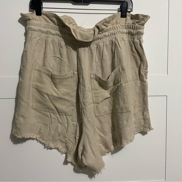 Blank NYC Away from Here Linen Blend Paperbag Fringe Shorts 15995 - Picture 3 of 5
